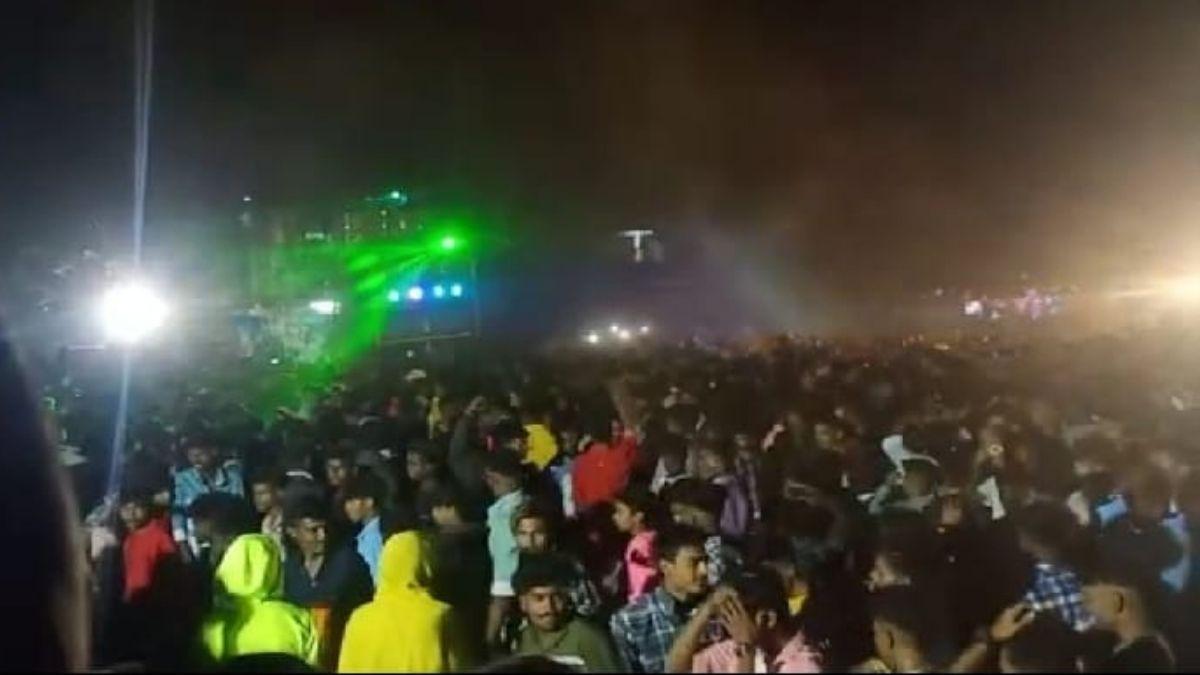 बीजेपी नेता के देवर की शादी में उड़ीं कोरोना गाइडलाइन की धज्जियां.   (Photo: Video Grab)