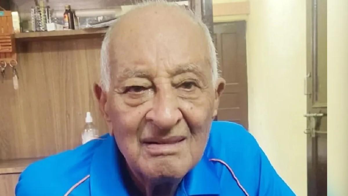 Hockey legend Charanjit Singh (Twitter)