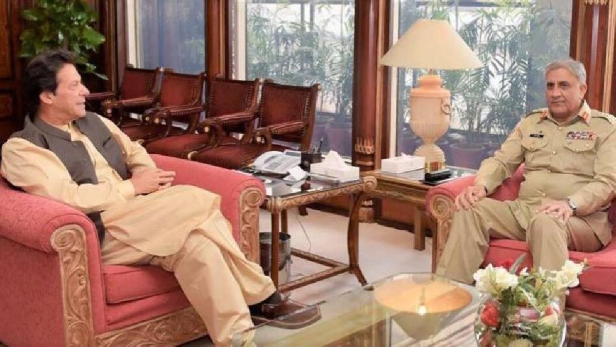 Pak पीएम इमरान खान से आर्मी चीफ जावेद बाजवा मिले. (फाइल फोटो)