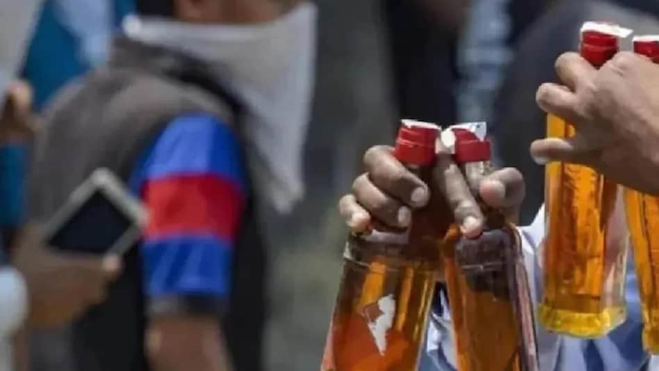 बिहार: शराबबंदी कानून में सुधार करने पर विचार कर रही नीतीश सरकार, ला सकती है संशोधन बिल - Bihar Liquor Prohibition Nitish government to give exemption to alcohol drinkers ntc - AajTak