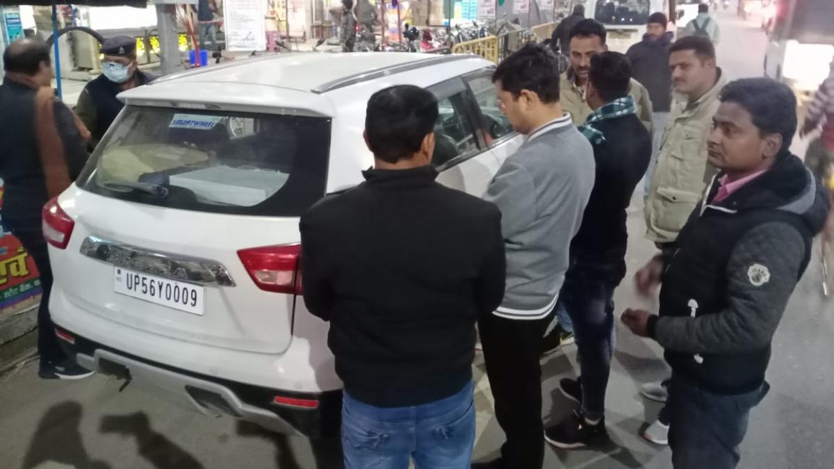 बीजेपी नेता की गाड़ी से पिस्टल और पैसा चोरी