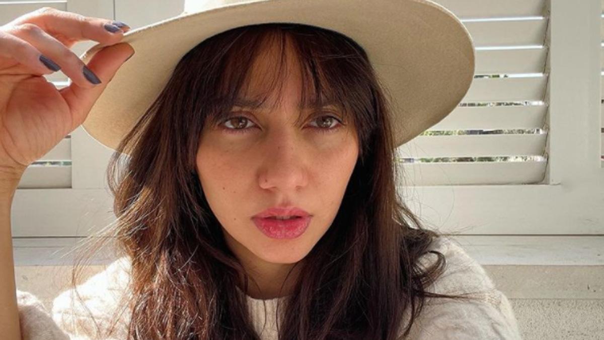 ओमिक्रॉन निगेटिव होने के बाद PAK एक्ट्रेस Mahira Khan का नया हेयरस्टाइल, फैंस बोले 'शहजादी'