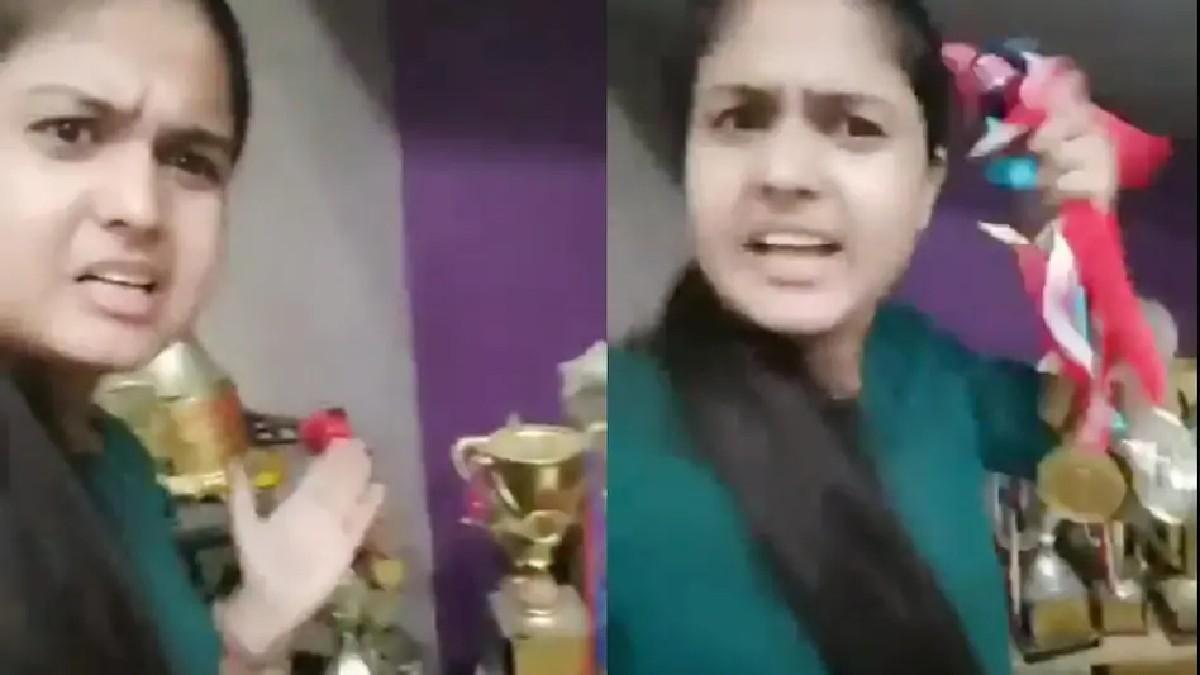 Malika Handa (Twitter)