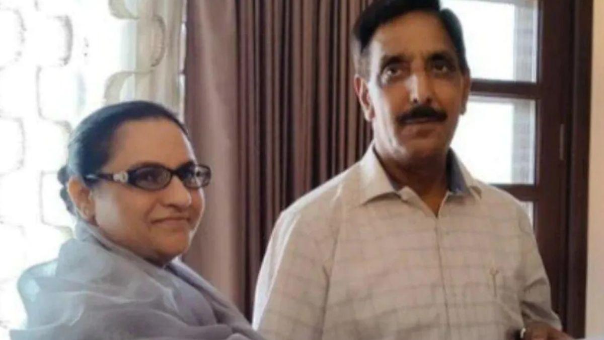 मोहम्मद मुस्तफा और उनकी पत्नी रजिया सुल्ताना. उनकी पत्नी पंजाब सरकार में मंत्री हैं. (फाइल फोटो)