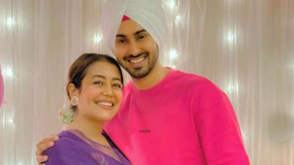 लेडी लव Neha Kakkar से मिलने गोवा पहुंचे Rohanpreet Singh, सिंगर बोलीं- प्यार से खूबसूरत कुछ नहीं होता - Neha Kakkar is on cloud nine after meeting husband Rohanpreet Singh in Goa