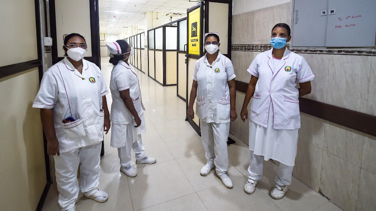 इस बार कोरोना से बड़ी संख्या में डॉक्टर भी संक्रमित हो रहे हैं. (प्रतीकात्मक फोटो)