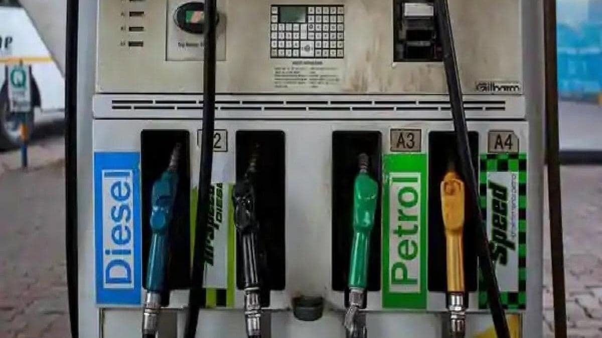 Petrol-Diesel Price: पेट्रोल-डीजल की आज की कीमतें जारी, यहां चेक करें प्रति लीटर का रेट