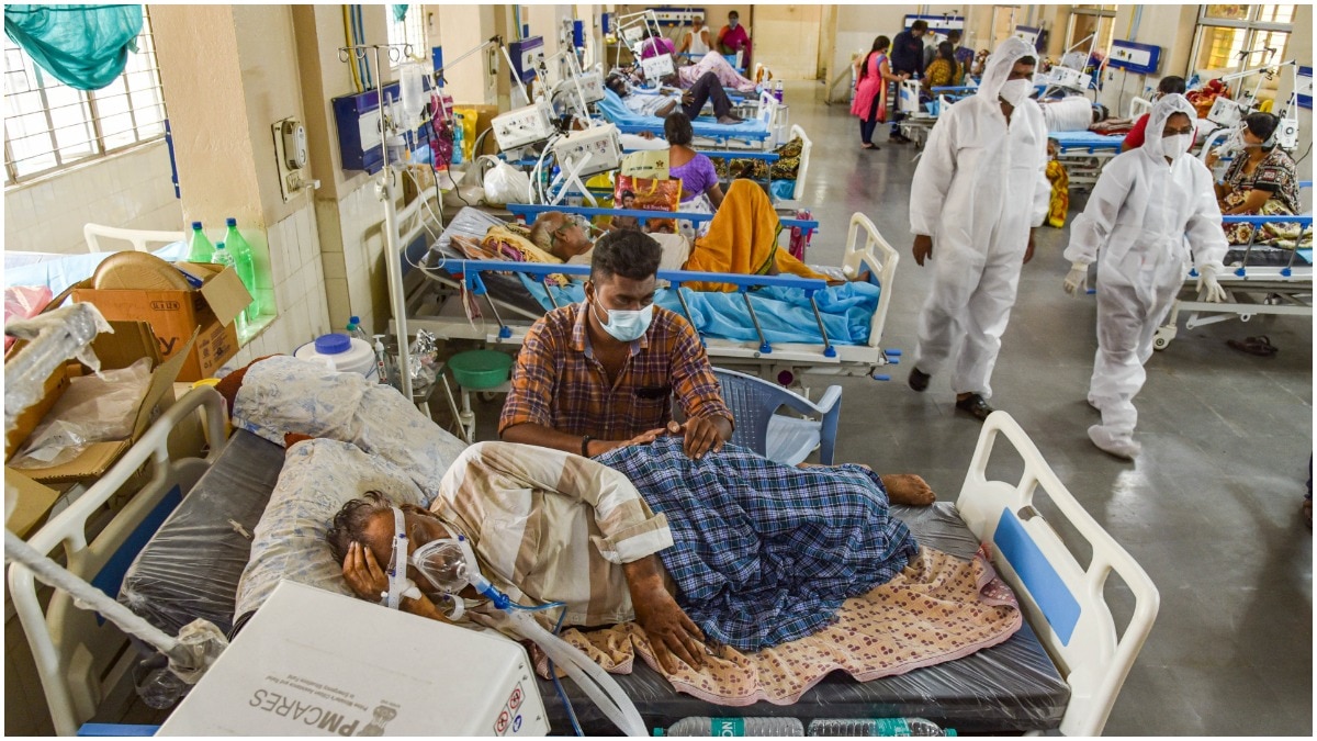  लगातार दूसरे हफ्ते भारत की 'आर-वैल्यू' में आई गिरावट, 6 फरवरी तक पीक पर होगा कोरोना (Photo Credit: PTI)