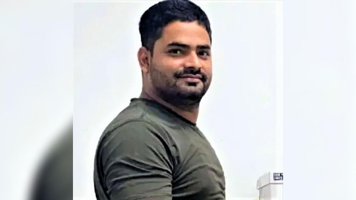 नोएडा: घाटे में चल रही कुरियर कंपनी के मालिक ने पहले शराब पी, फिर खुद को गोली मार ली