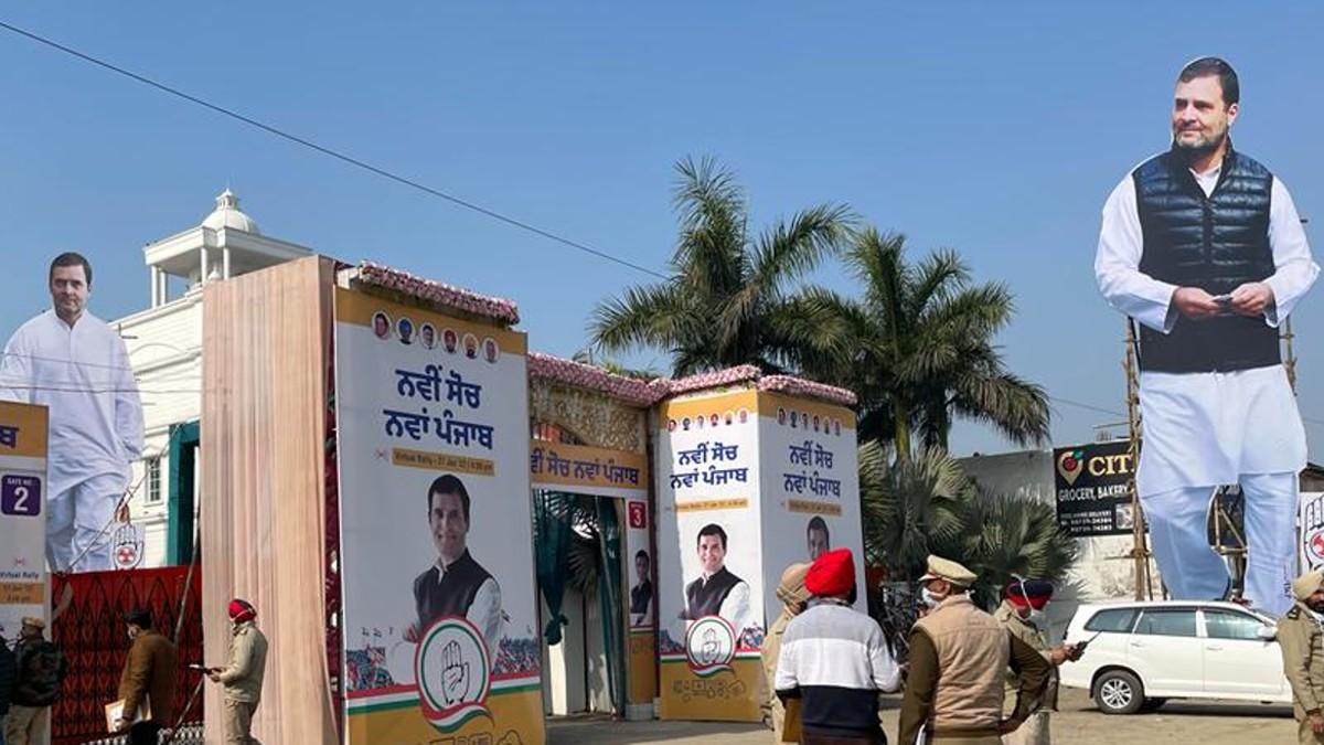 राहुल गांधी की वर्चुअल रैली के लिए जालंधर में लगाए गए बड़े बड़े कटआउट