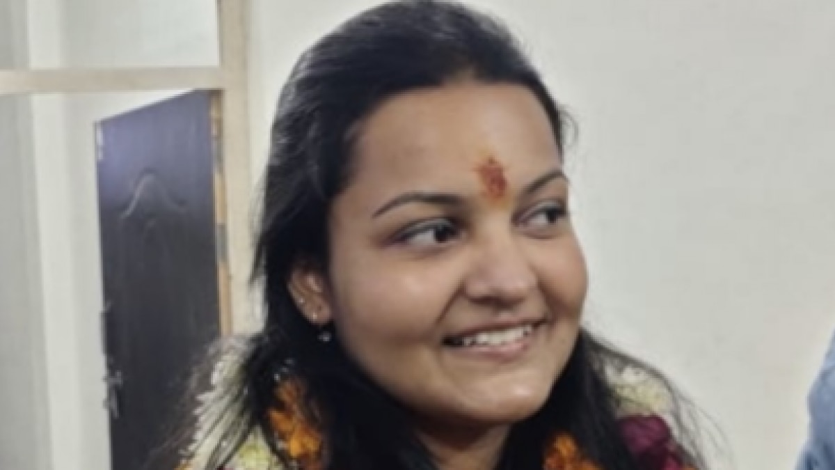 बिधूना विधायक विनय शाक्य की बेटी हैं रिया