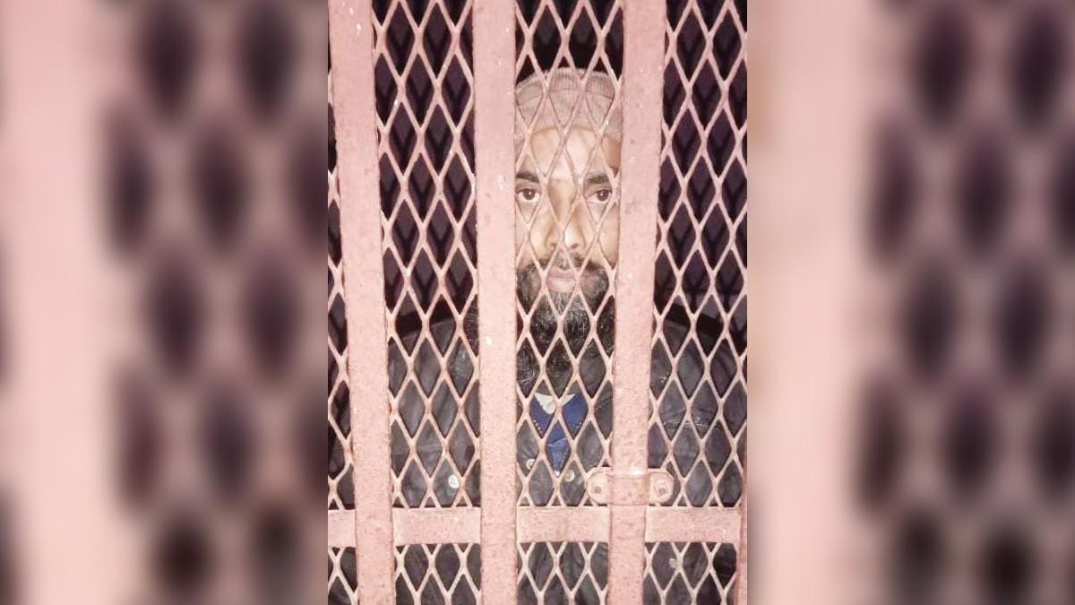 पुलिस हिरासत में हत्याकांड का तीसरा आरोपी मन्नान. 