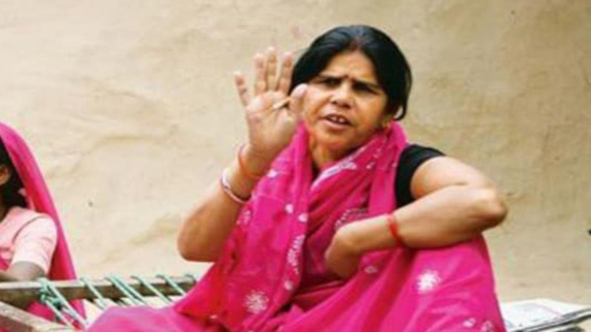 'गुलाबी गैंग' की कमांडर संपत पाल