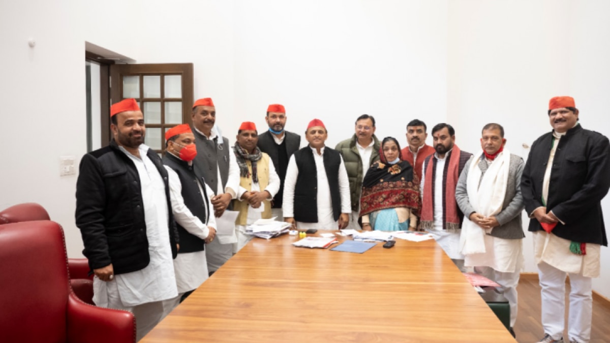 सपा में शामिल हुईं पूर्व BJP प्रदेश उपाध्यक्ष उपेंद्र दत्त शुक्ला की पत्नी