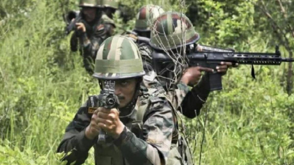 J-K: कुलगाम में सुरक्षाबलों ने 2 आतंकी किए ढेर, भारी मात्रा में गोला-बारूद बरामद