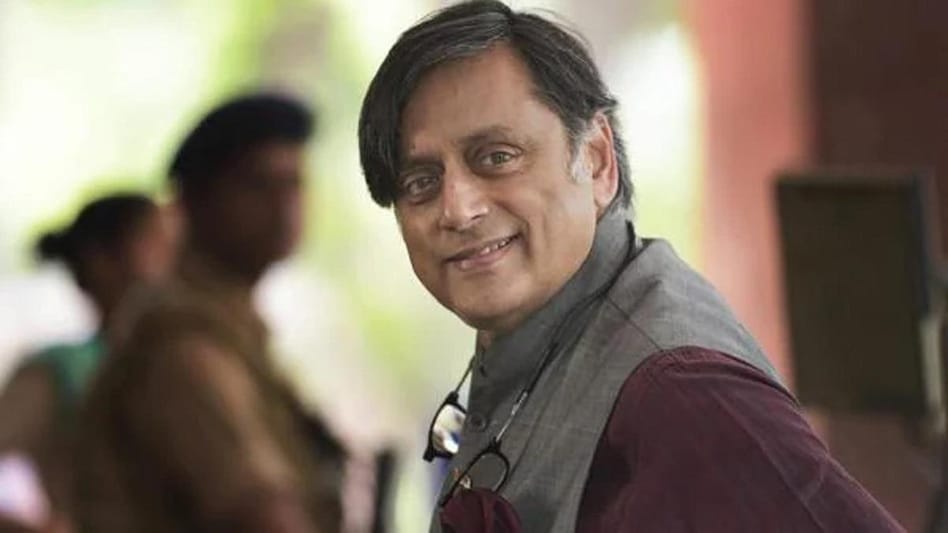 ओमिक्रोन से ज्यादा खतरनाक है 'ओ मित्रो', कांग्रेस सांसद Shashi Tharoor ने कसा तंज - Shashi Tharoor says O Mitron is Far more dangerous than Omicron NTC - AajTak