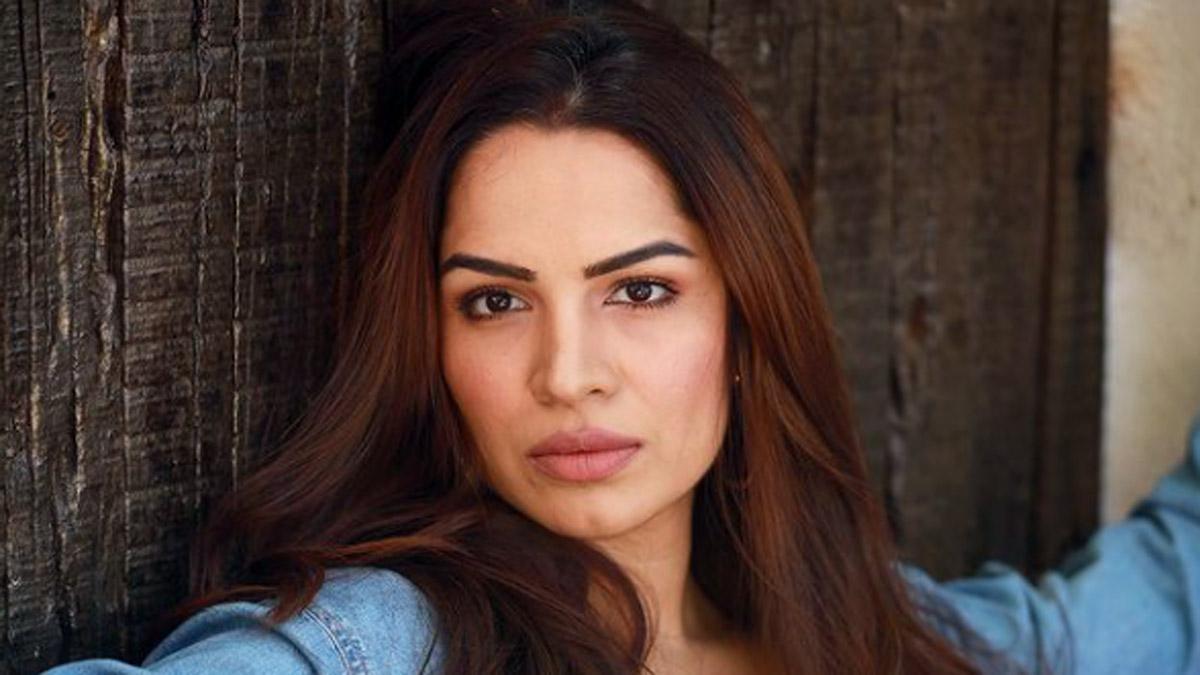 कोरोना की चपेट में आईं Shikha Singh, बोलीं- अपसेट हूं, बेबी लगातार दरवाजा खटखटा रहा है