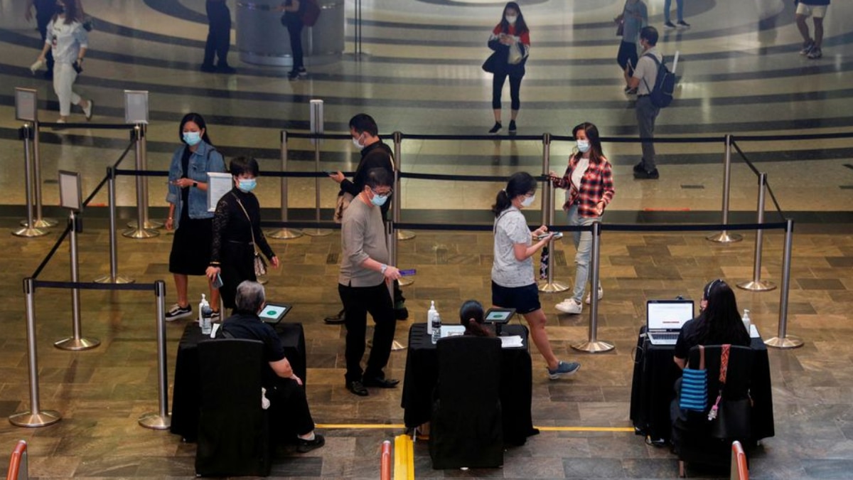 सिंगापुर ने जताई आशंका, डेल्टा की तुलना में कई गुना बड़ी होगी ओमिक्रॉन की लहर