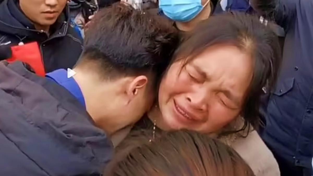 मां से बिछड़ गया था 4 साल का बच्चा, 33 साल बाद भावुक कर देने वाली मुलाकात