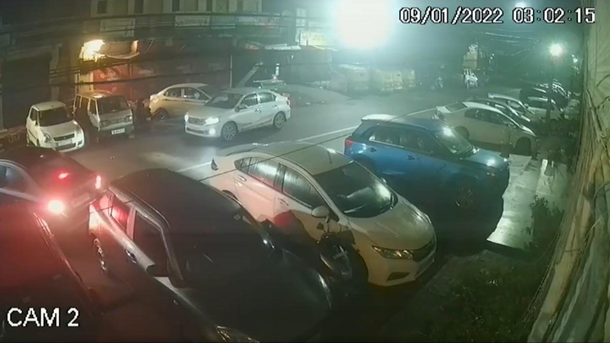 दिल्ली: एक ही इलाका, एक ही वक्त और एक ही कार बार-बार चोरी... मालिक हैरान, पुलिस परेशान