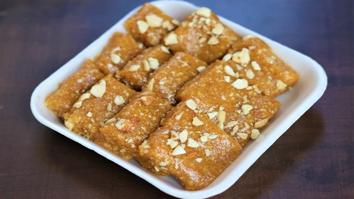 Til Gur Barfi Recipe: सर्दियों में बनाएं तिल-गुड़ बर्फी, मकर संक्रांति के लिए भी है बढ़िया ऑप्शन - Til Gur Ki Barfi Recipe for Makar sankranti 2022 good for health easy to