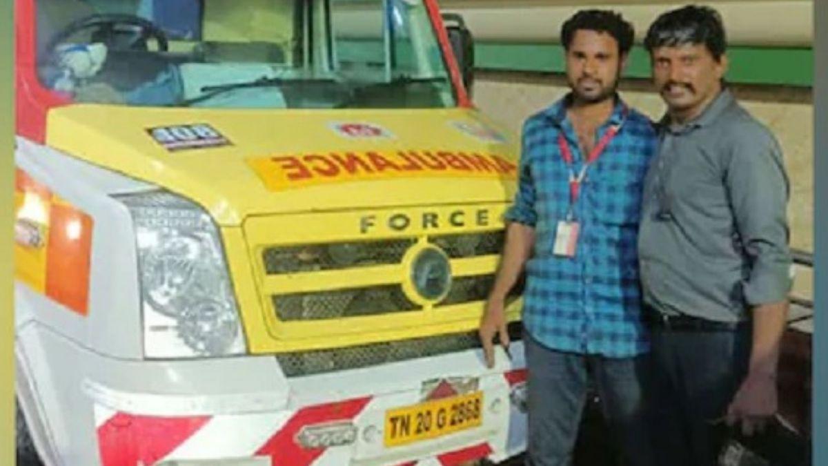 बारिश के बीच एंबुलेंस को जाम से निकालने के लिए चार किलोमीटर पैदल चलने वाले निजी बैंक मैनेजर जिन्ना.  (फोटो: इंडिया टुडे)