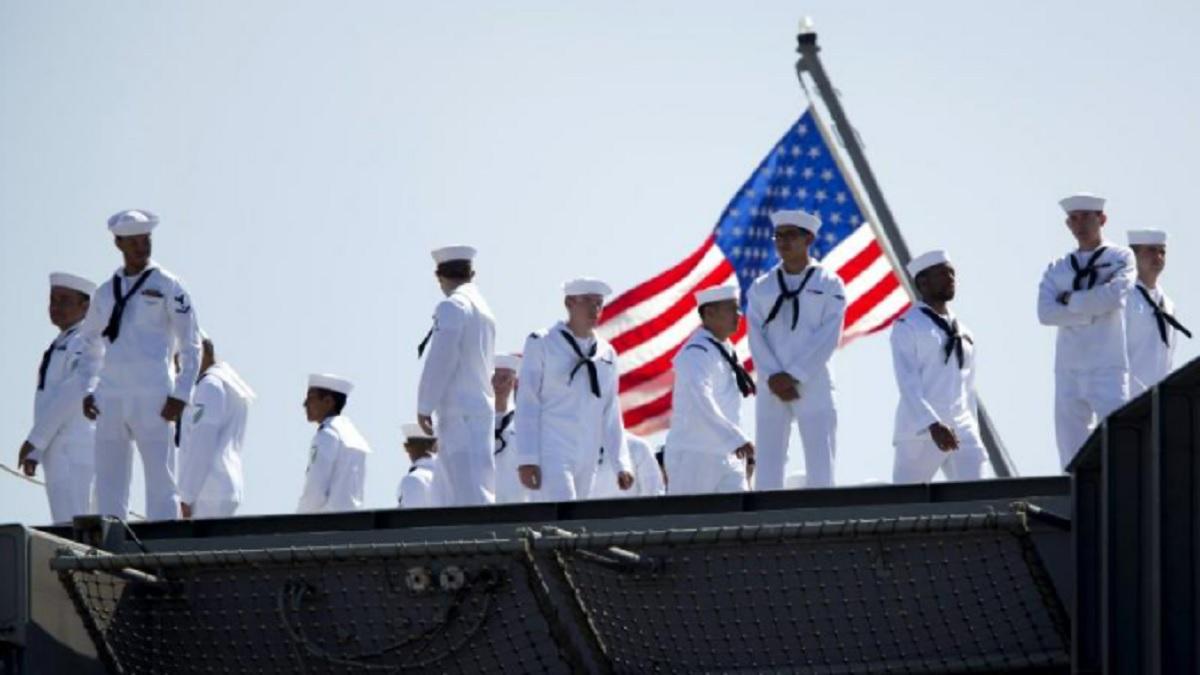 सेक्स और पैसों के लिए खुफिया जानकारी देते थे अमेरिकी नेवी अधिकारी, पाए गए दोषी