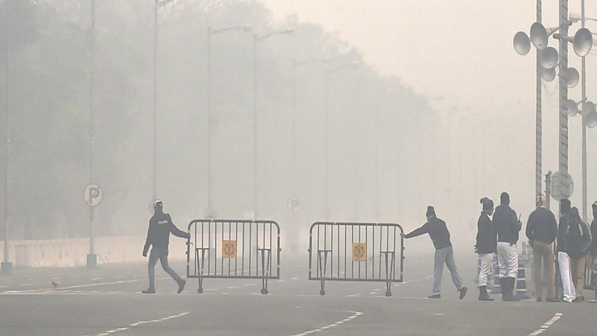 Weather Update: हाड़ कंपाती ठंड से राहत मिलेगी या नहीं? जानिए कैसा रहेगा आपके शहर में आज का मौसम