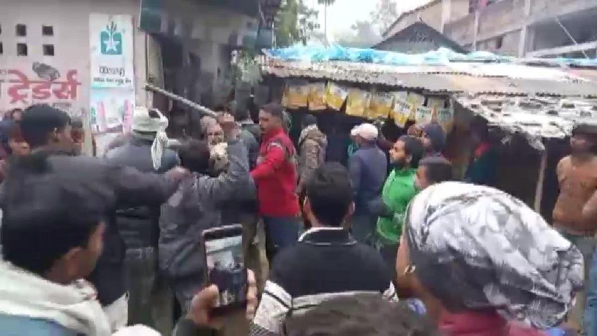 किसानों के बीच जमकर चलीं लाठियां.     (फोटो: वीडियो ग्रैब)