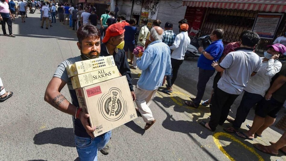 लोगों ने कर लिया स्टॉक