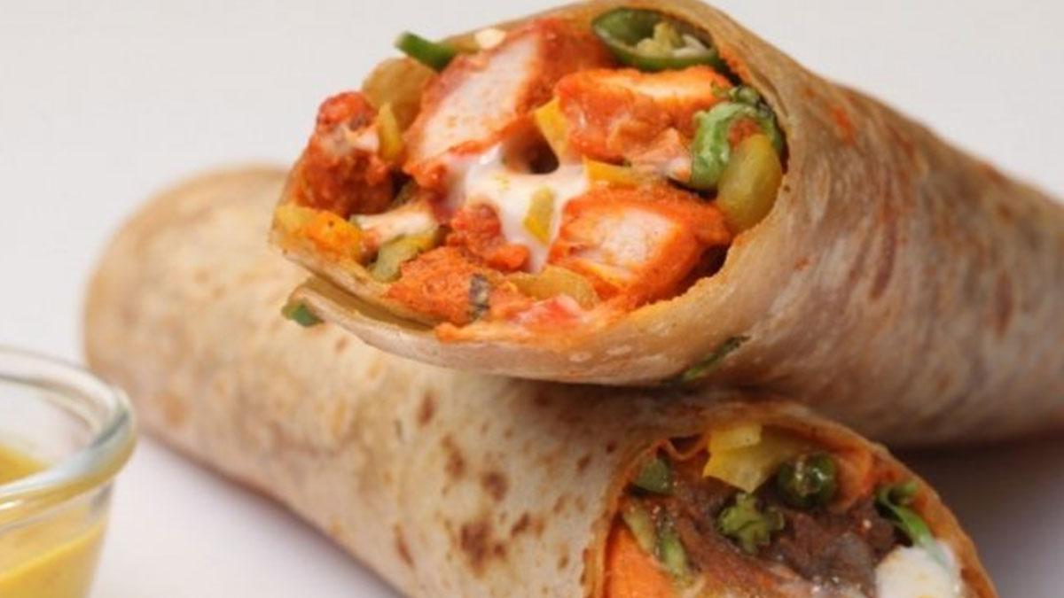 नॉन वेज खाने वालों को पसंद आएगा चिकन काठी रोल, जान लें टेस्टी रेसिपी