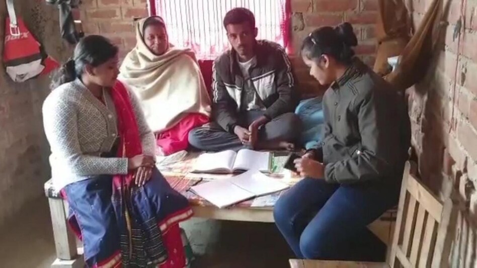 किसान की तीन बेटियों ने एक साथ पास की दरोगा की परीक्षा