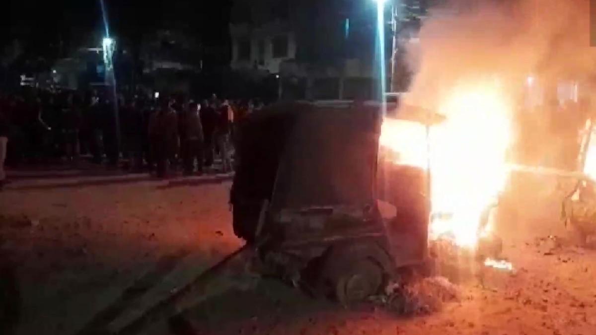 Patna: युवक ने 2 बच्चियों को 5 मंजिला इमारत से नीचे फेंका, 1 की मौत, उग्र भीड़ ने गाड़ियां जलाईं