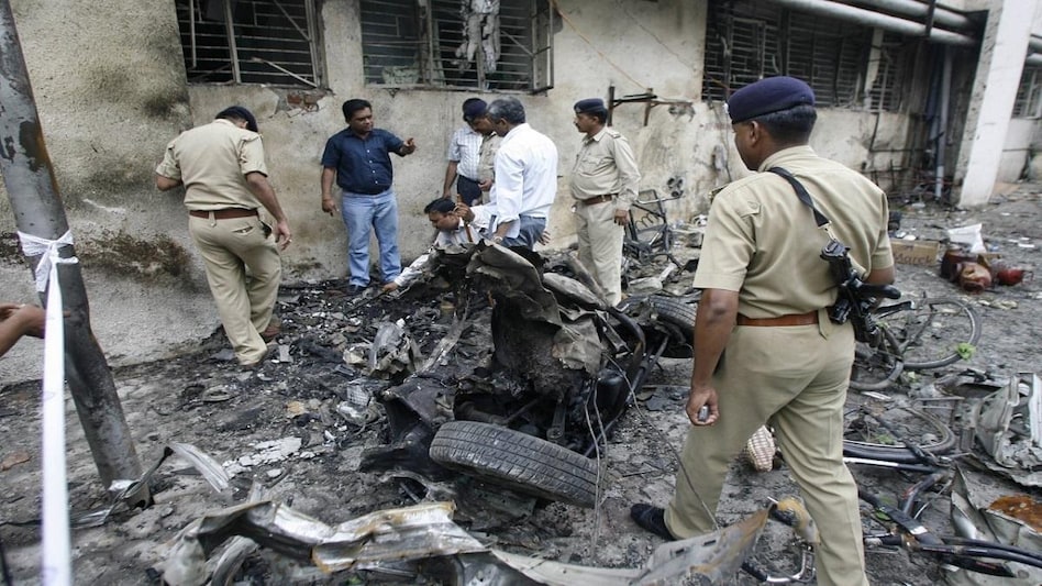 Ahmedabad Serial Blast केस में 38 दोषियों को फांसी की सजा, एक घंटे में 21 बम धमाकों को दिया था अंजाम - ahmedabad serial blast case verdict 38 convicts death sentence july 2008 blast ntc - AajTak