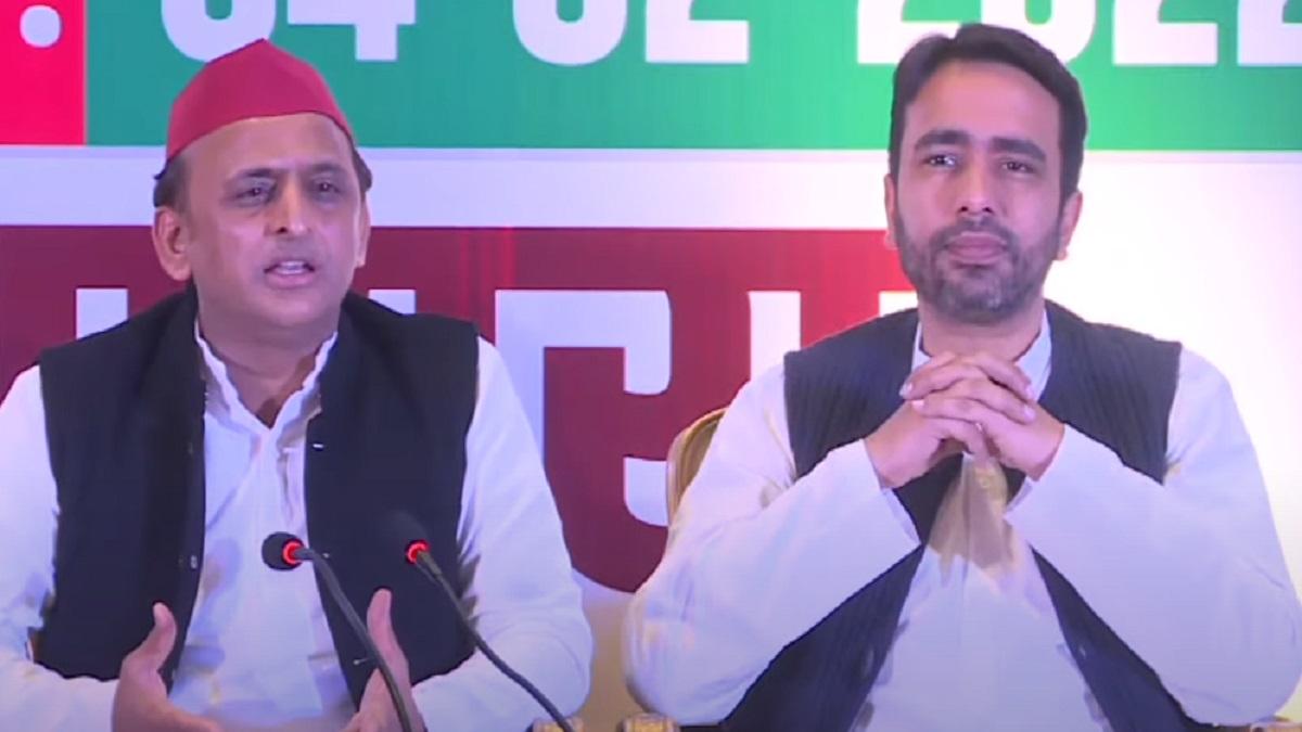 अखिलेश और जयंत ने आगरा में प्रेस कॉन्फ्रेंस की