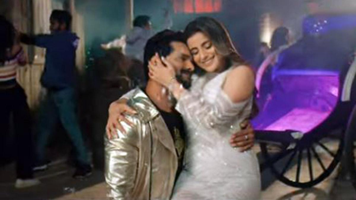 अक्षरा सिंह, खेसारी लाल यादव