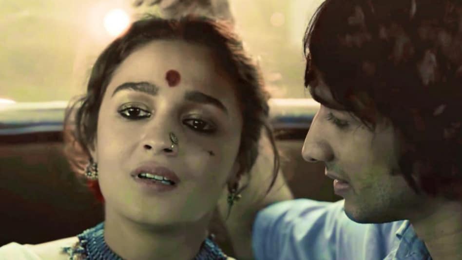 Puspha के बाद बॉक्स ऑफिस पर बजेगा Gangubai Kathiawadi का डंका, कितना होगा  फर्स्ट डे कलेक्शन? - Gangubai Kathiawadi box office prediction day 1  collection film review tmov - AajTak