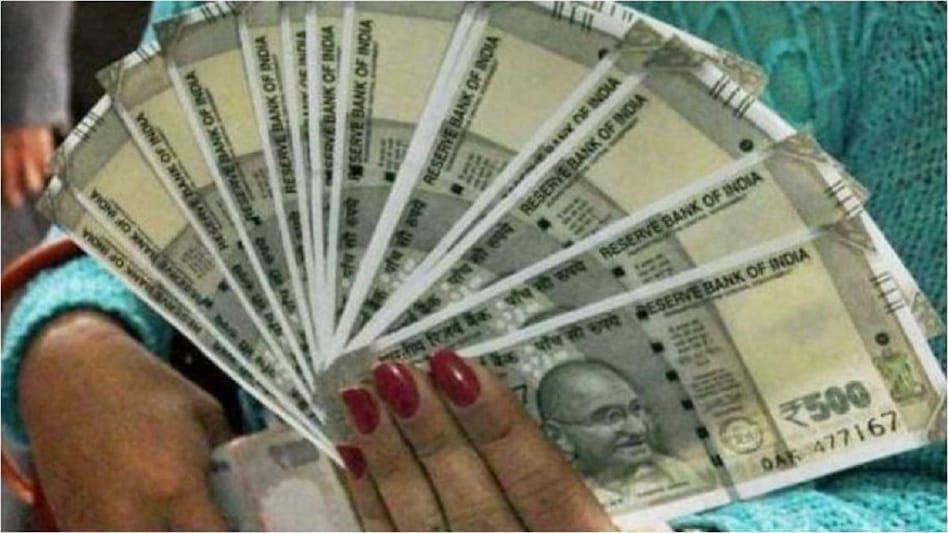 एक लाख रुपये की गड्डी के बीच में रखे 500 के नकली नोट, बैंक में ऐसे खुली पोल - Maharashtra 2 people arrest 500 rupees fake note hdfc bank cashier deposit lclt - AajTak