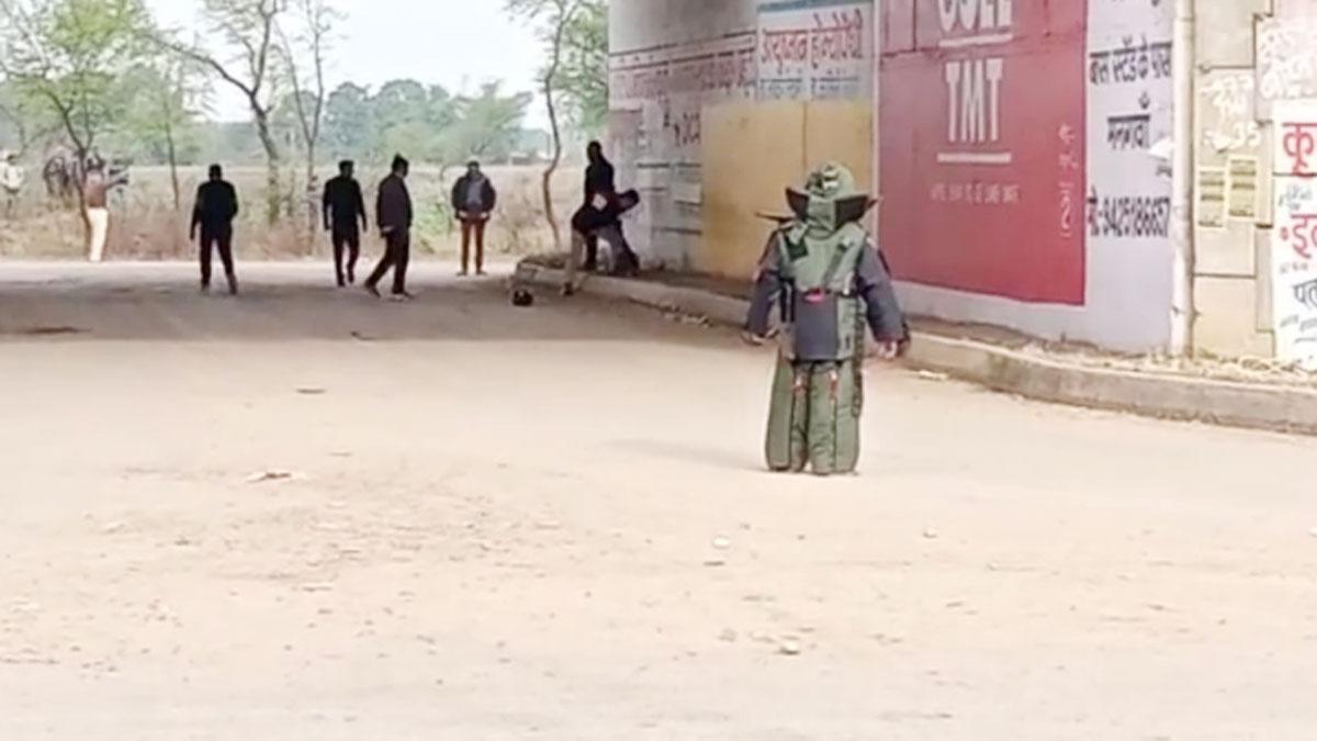 नकली बम से दहशत फैलाने वाले तीन आरोपी गिरफ्तार 