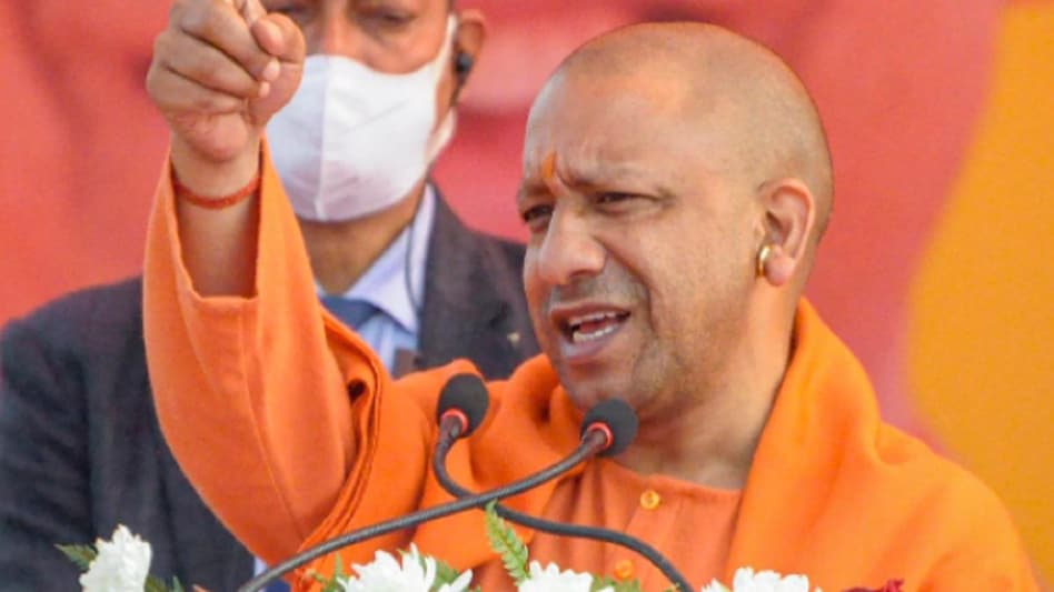 हिजाब कोई बच्ची मर्जी से नहीं पहनती, मैं भगवा किसी पर थोपता नहीं', बोले CM योगी - cm yogi adityanath hijab controversy up elections 2022 NTC - AajTak