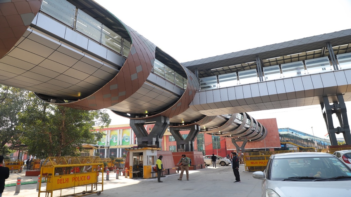 DMRC Northern Railway Skywalk