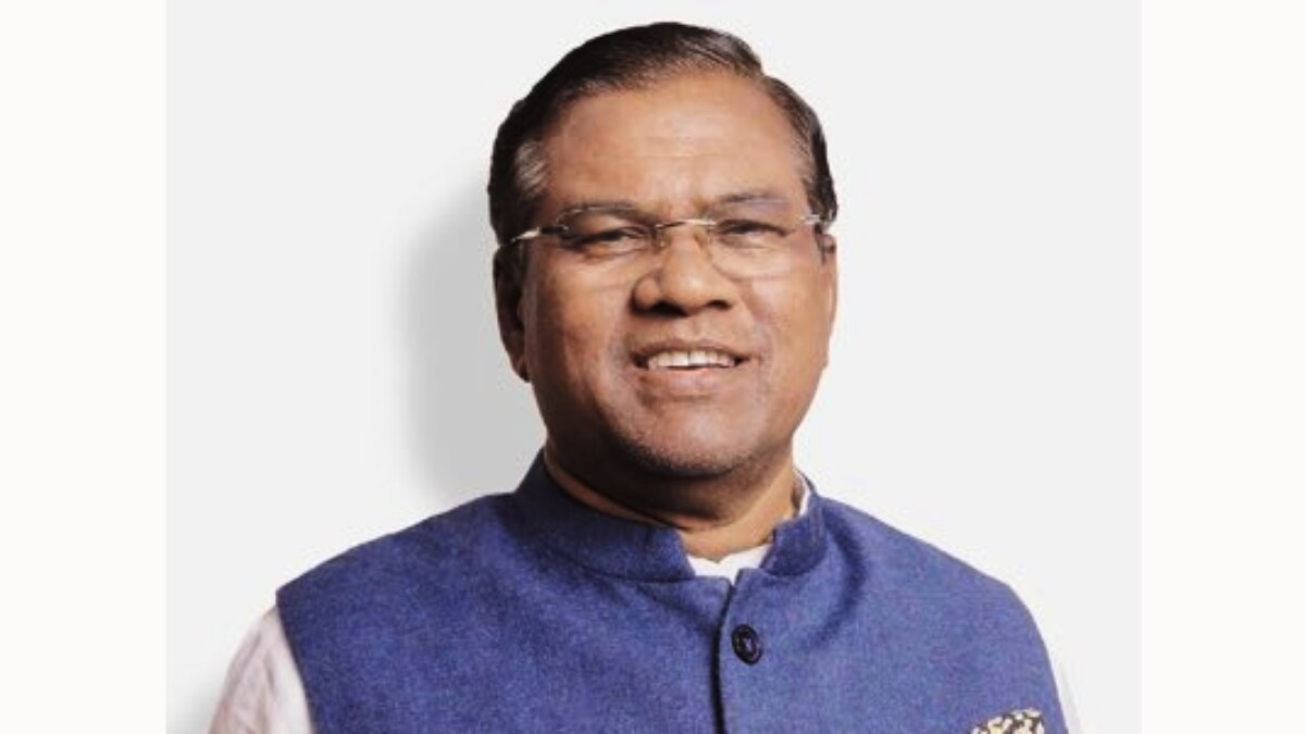 इस्पात एवं ग्रामीण विकास विभाग राज्यमंत्री फग्गन सिंह कुलस्ते