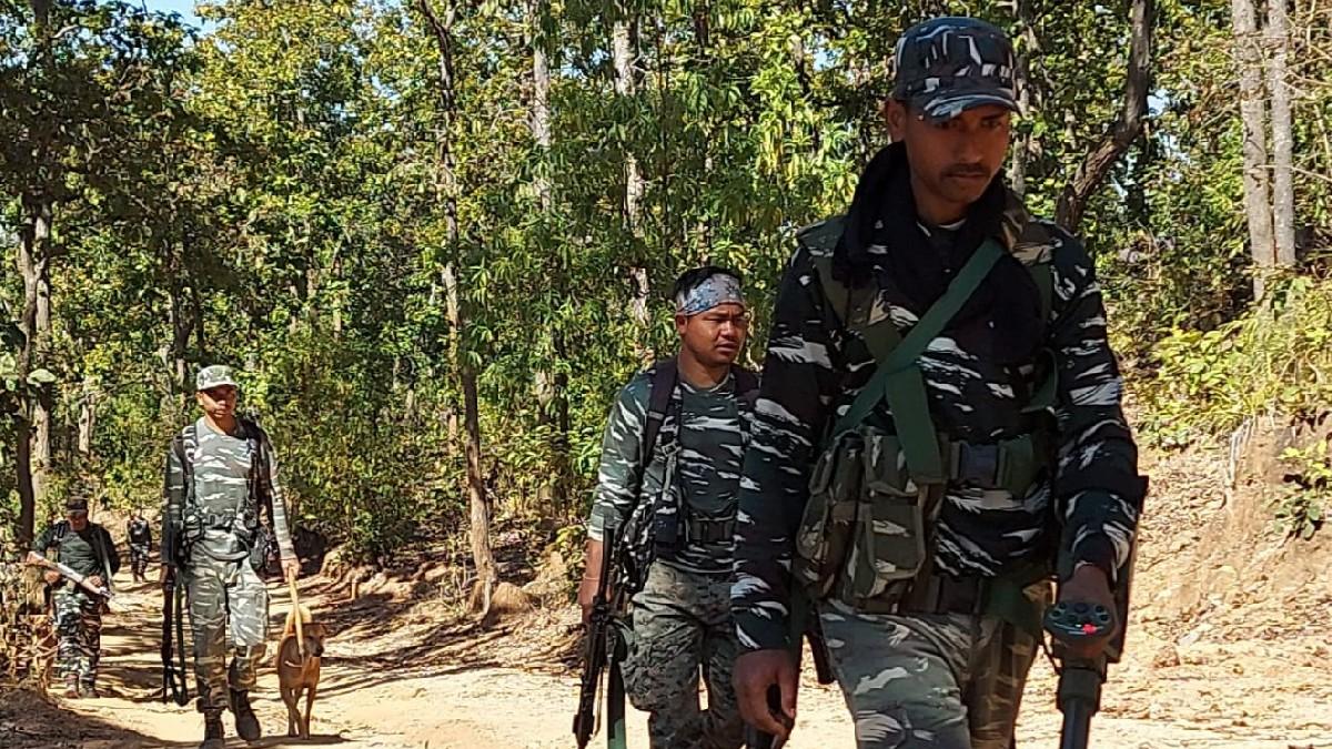  लोहरदगा लातेहार के सीमावर्ती बुलबुल जंगल में सुरक्षाबलों का नक्सलियों के खिलाफ अभियान.