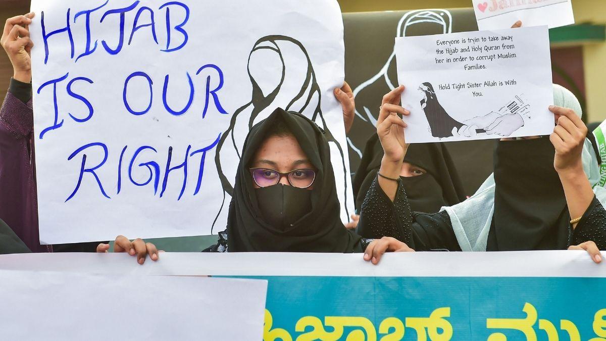 हिजाब विवाद पर RSS की मुस्लिम विंग में दो राय, एक ने किया समर्थन तो मंच ने बनाई दूरी