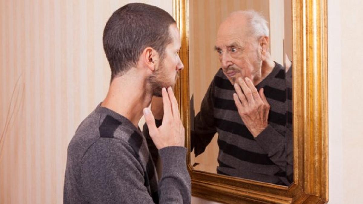 इंसान को तेजी से बूढ़ा कर सकती है ये 6 बुरी आदतें, आज ही करें छोड़ने का फैसला (Photo: Getty Images)