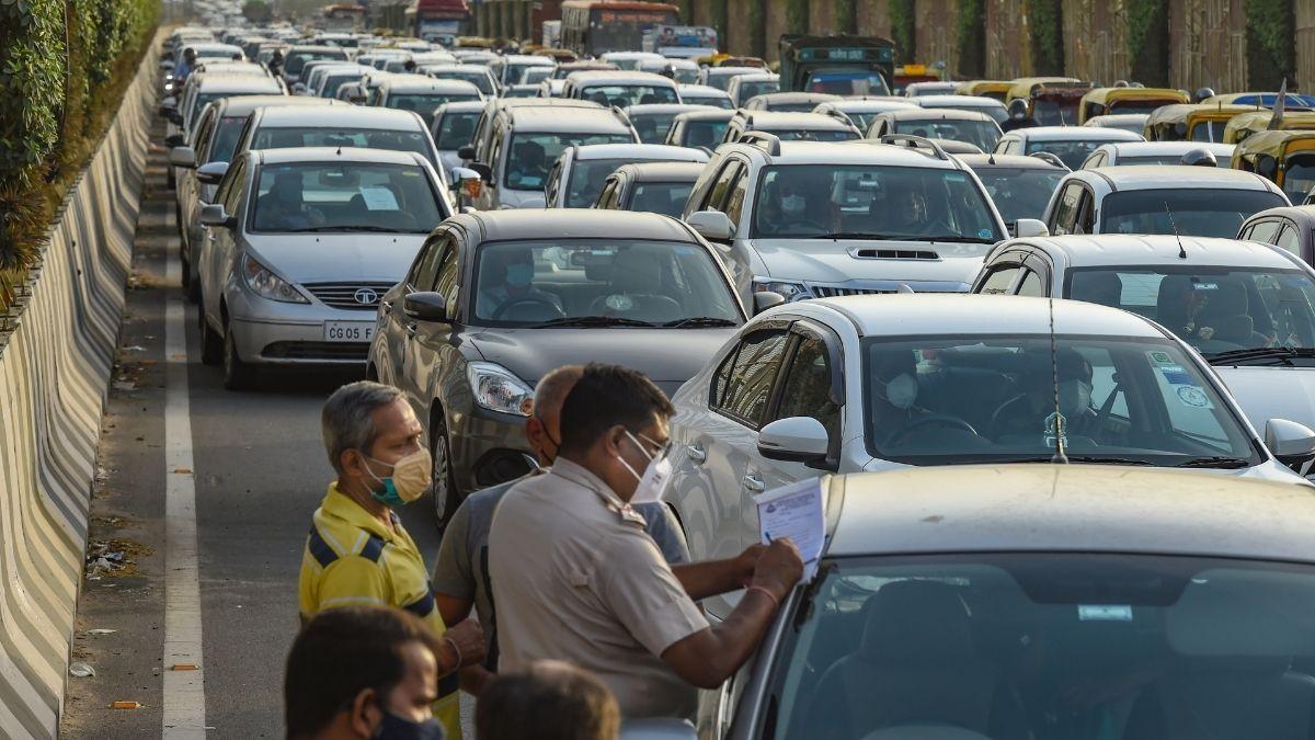 'महामारी लगभग खत्म', दिल्ली हाईकोर्ट ने क्यों कहा- कार में अकेले होने पर मास्क जरूरी वाला आदेश वापस लें