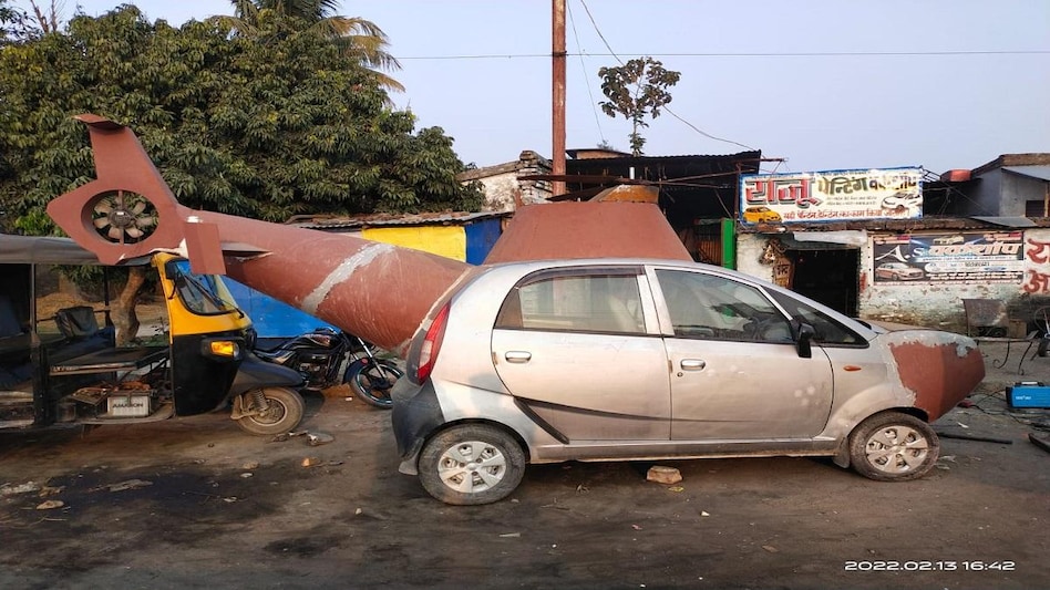 नैनो कार को बना दिया हेलिकॉप्टर. (Photo: Aajtak)