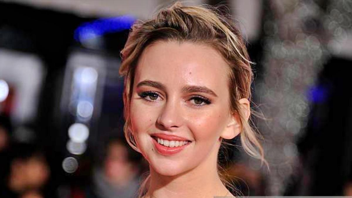 23 साल छोटी एक्ट्रेस बनी 17,000 अरब के मालिक की गर्लफ्रेंड! देखें PHOTOS