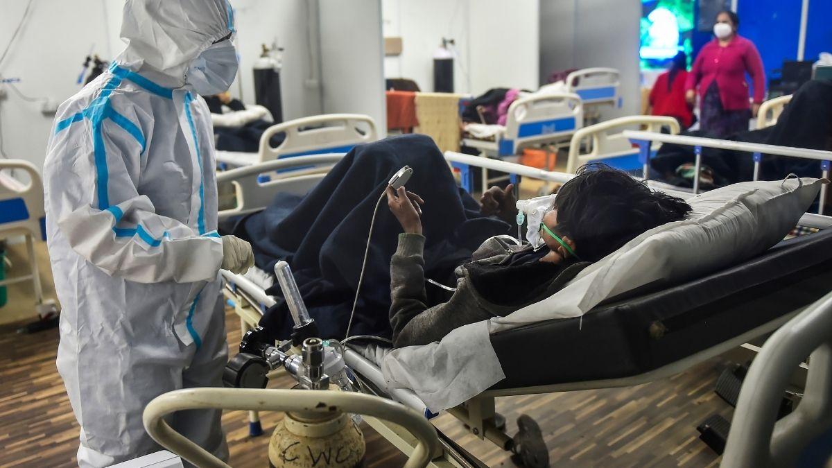 वैक्सीन नहीं ली और पहले से कोई गंभीर बीमारी तो मौत का खतरा ज्यादा. (फाइल फोटो-PTI)