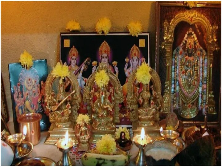 भूलकर भी पूजा के दौरान इन चीजों को न रखें जमीन पर, पुण्य से रह जाएंगे वंचित भूलकर भी पूजा के दौरान इन चीजों को न रखें जमीन पर, पुण्य से रह जाएंगे वंचित